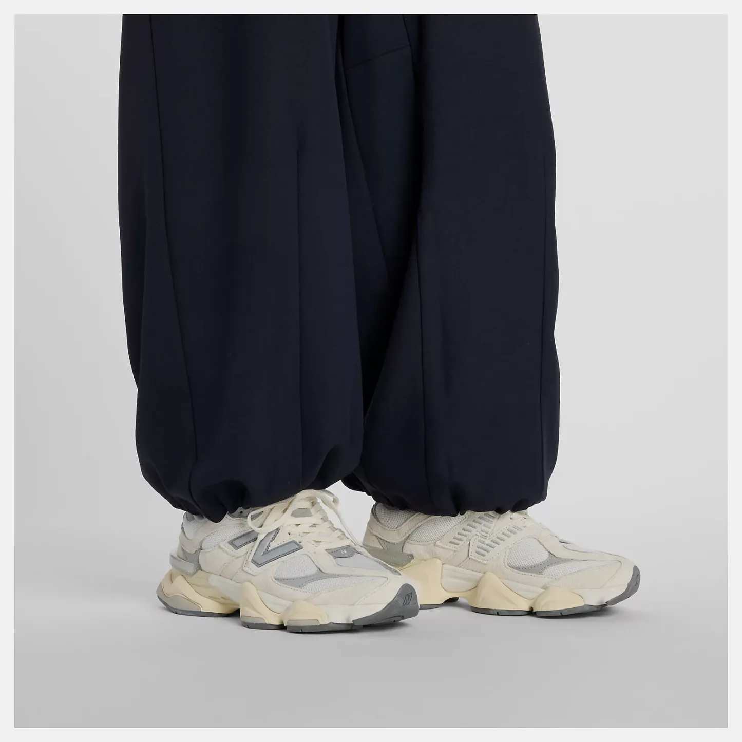 NB GREY パンツ