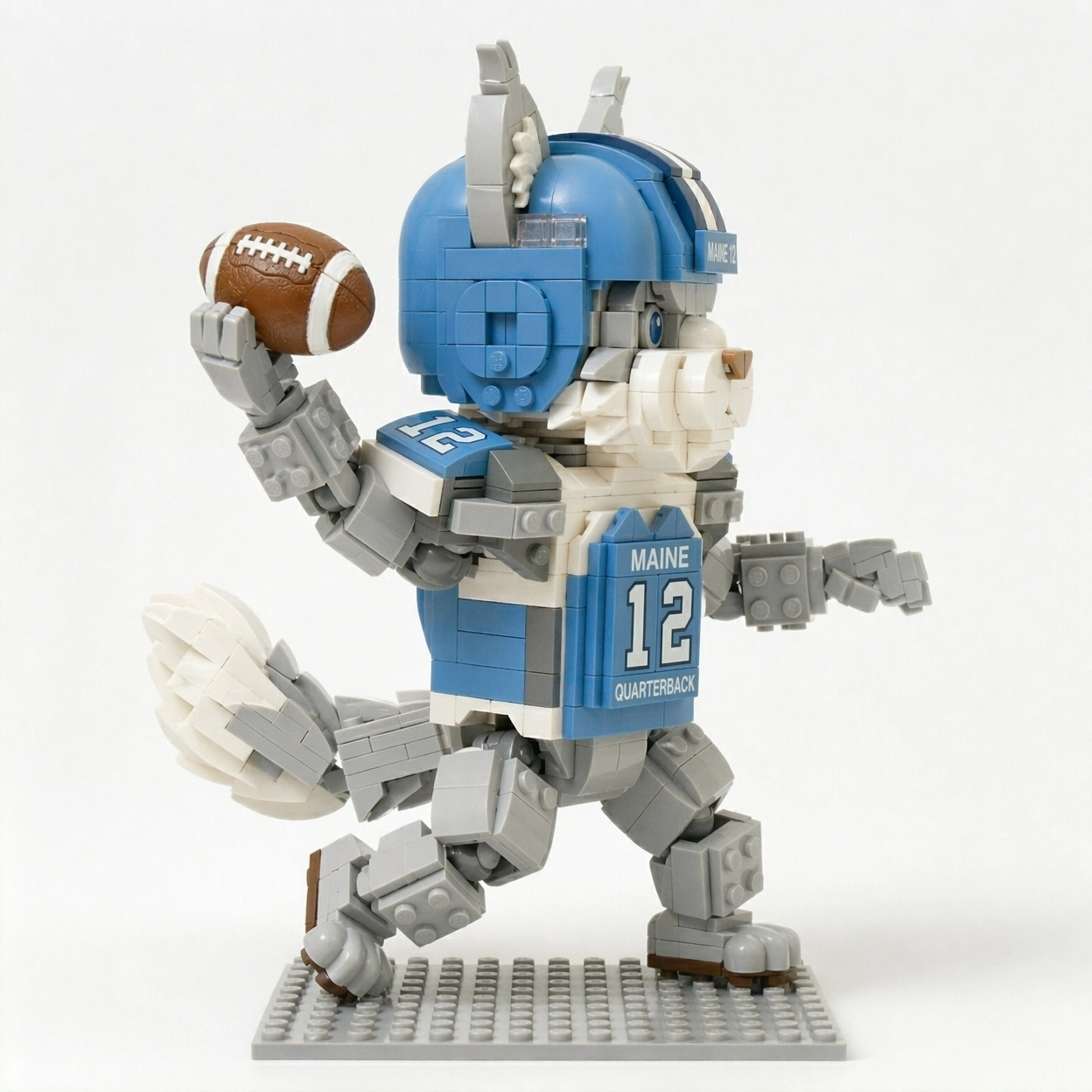 Building Blocks Maine Coon Quarterback Figure