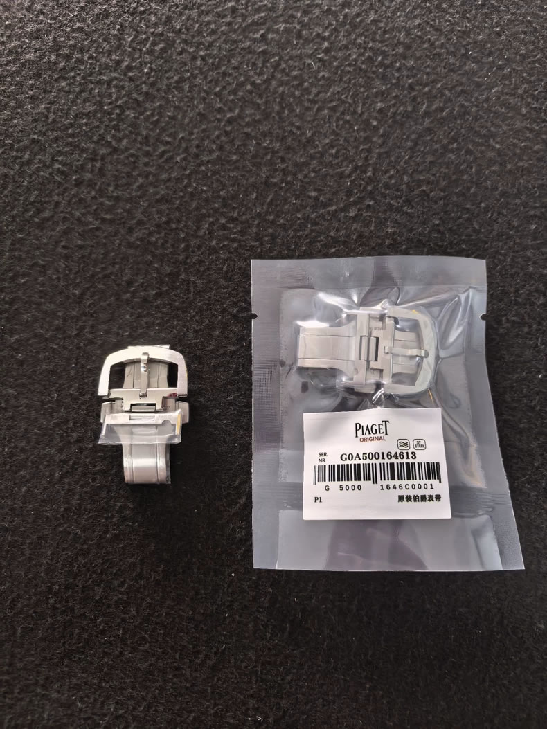 Genuine Piaget G0A50016 Fluororubber Strap with Butterfly Clasp, 19 mm