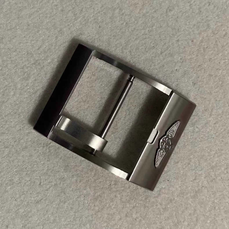 Original Breitling Superocean rubber strap with date-style buckle, 18mm and 20mm