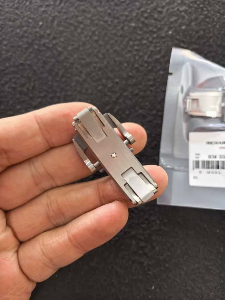 Richard Merlot RM30M 65 030 Series Rubber and Titanium Steel Folding Clasp 18mm