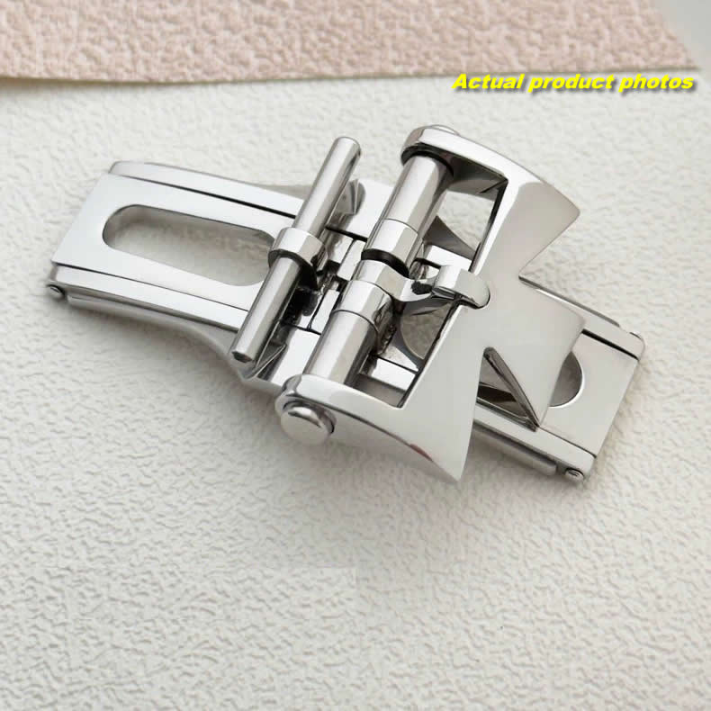 Vacheron Constantin Overseas Fiftysix Collection Traditionnelle butterfly clasp, leather and rubber strap with folding clasp