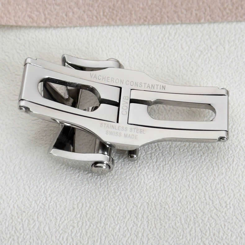 Vacheron Constantin Overseas Fiftysix Collection Traditionnelle butterfly clasp, leather and rubber strap with folding clasp