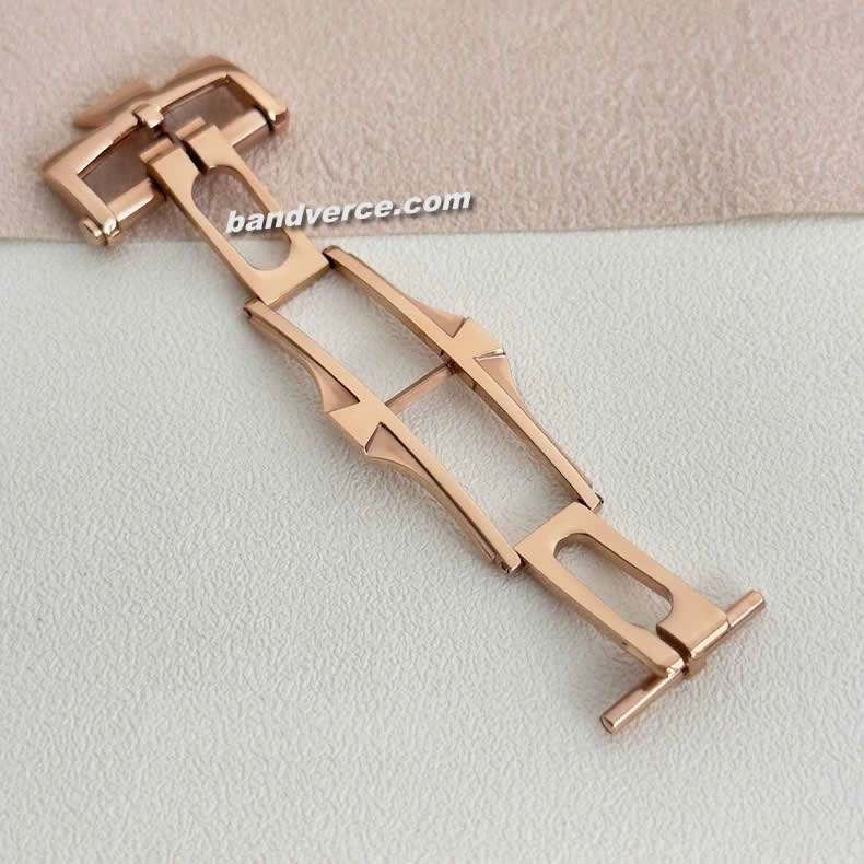 Vacheron Constantin Overseas Fiftysix Collection Traditionnelle butterfly clasp, leather and rubber strap with folding clasp