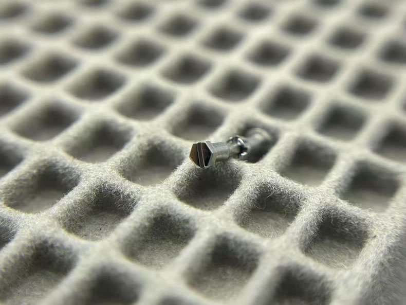 Audemars Piguet Royal Oak Series 67540 Bezel Screw 