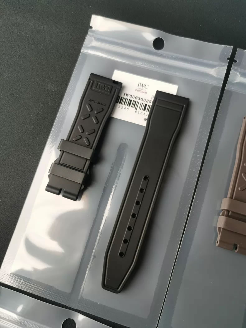 IWC Pilot’s Original Mark 20 and Le Petit Prince Quick-Release Rubber Straps