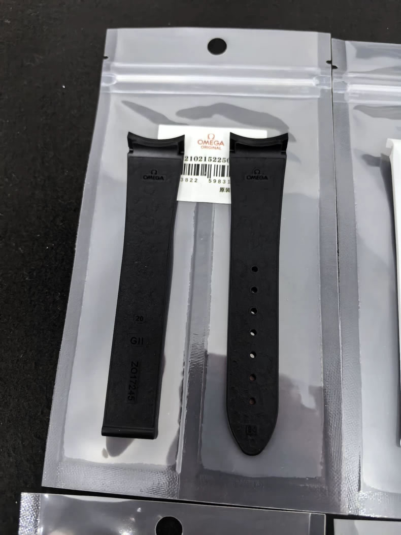 Omega Genuine Speedmaster 310.32.42.50.04.001 Rubber Watch Strap, 20mm