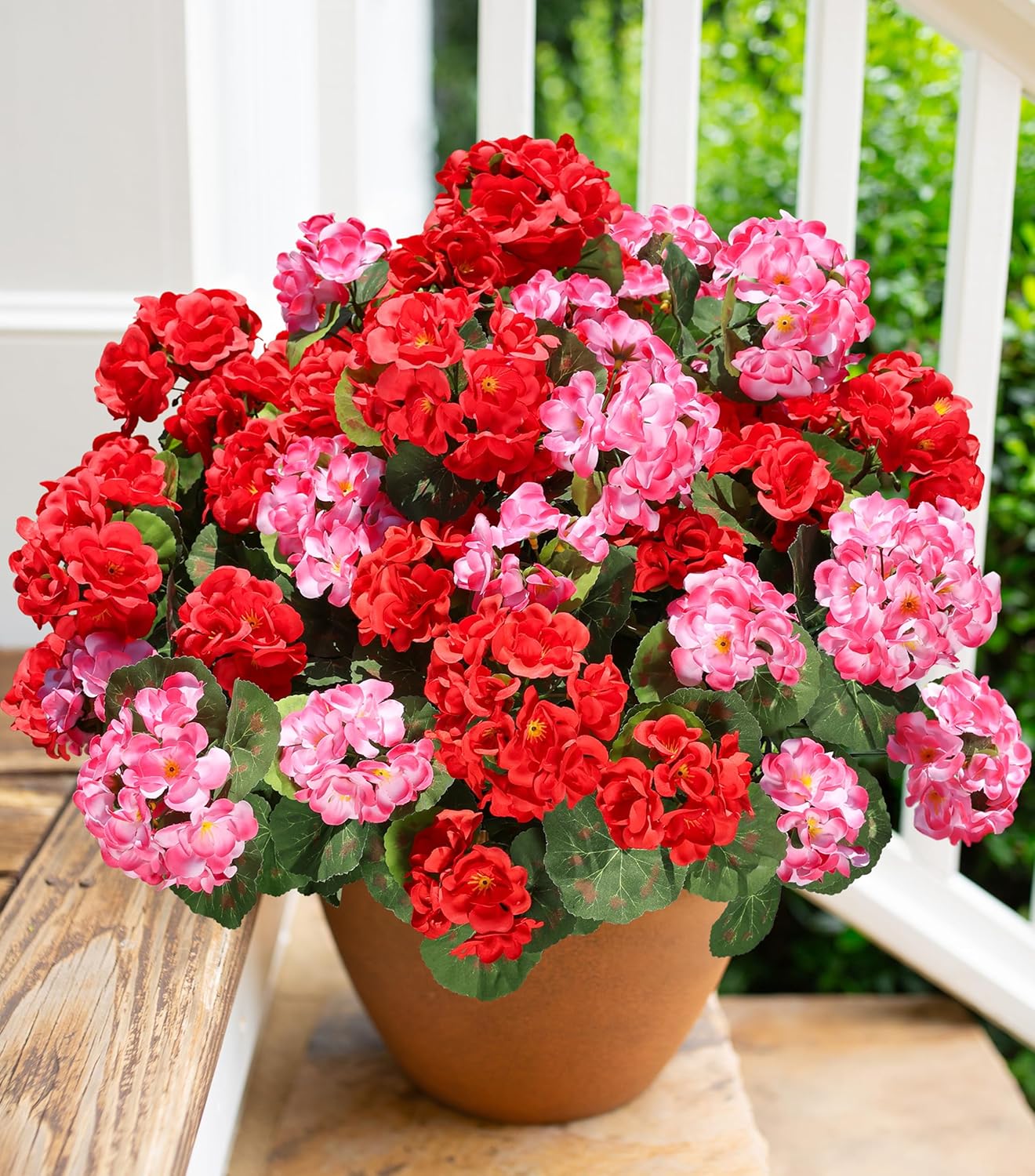 🌸 Lush, UV-resistant artificial geraniums – Realistic looking, maintenance-free! 🌞🏡💐
