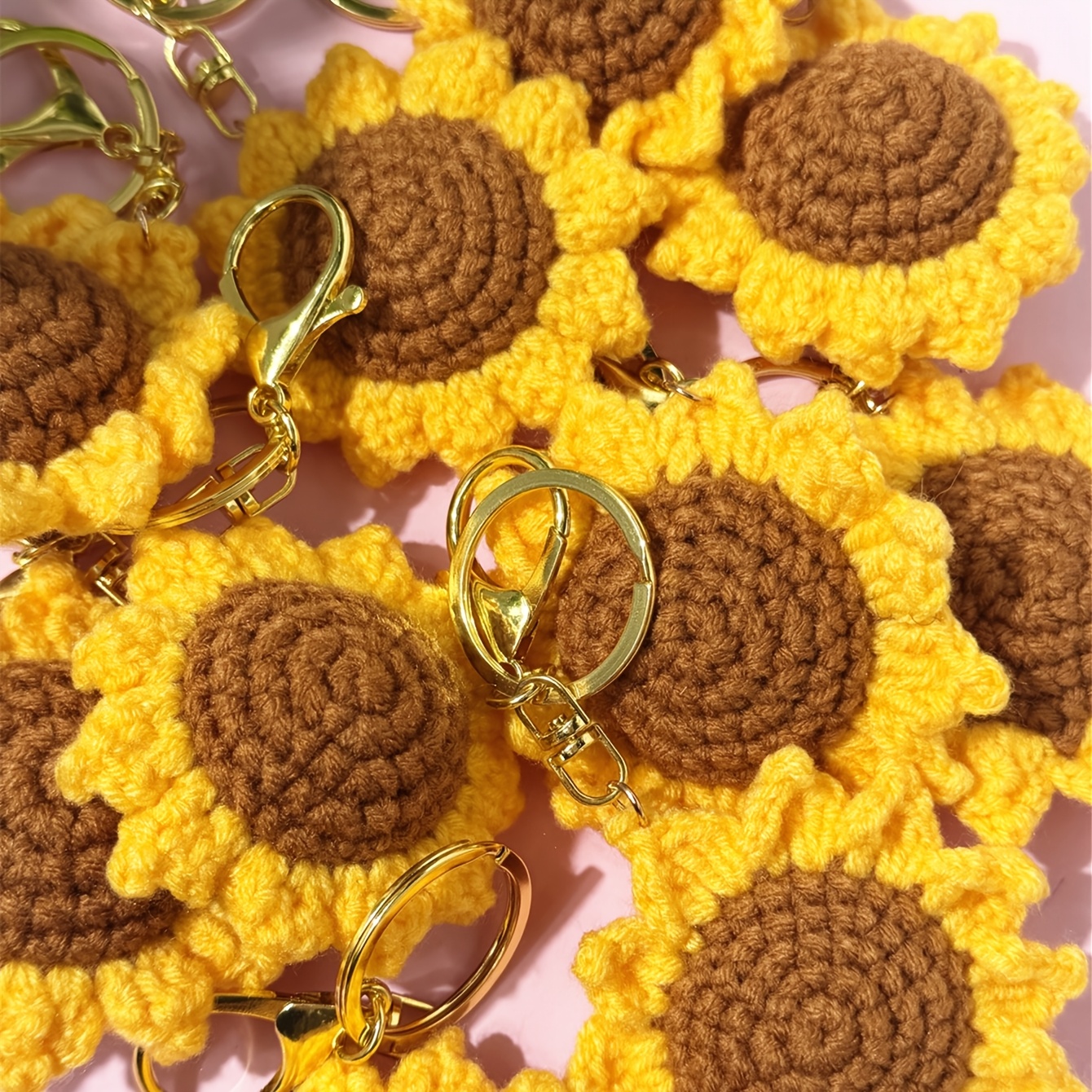 Double-Sided Crocheted Sunflower Pendant Keychain, Full of Hope, Suitable As a Gift, Wallet, School Bag, Key And Backpack, Car Keychain, Phone Case Charm, Or a Gift for Sisters, Friends And Classmates
