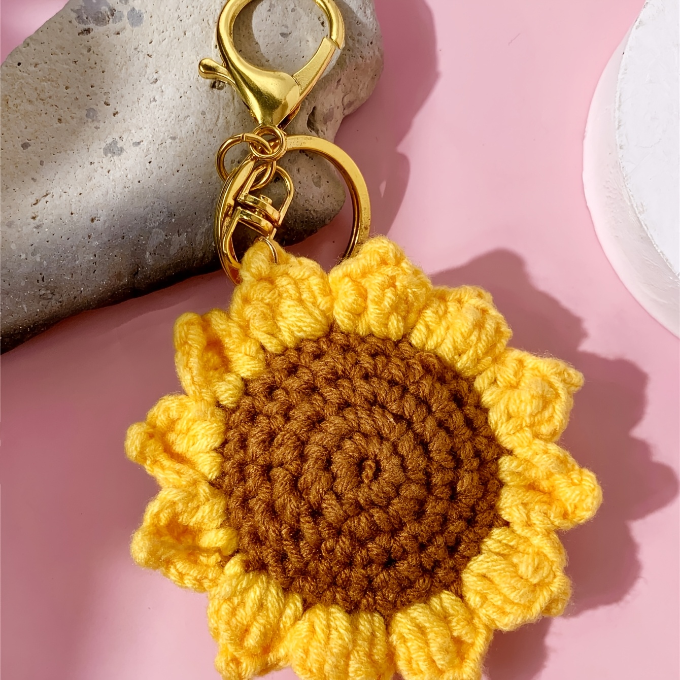 Double-Sided Crocheted Sunflower Pendant Keychain, Full of Hope, Suitable As a Gift, Wallet, School Bag, Key And Backpack, Car Keychain, Phone Case Charm, Or a Gift for Sisters, Friends And Classmates