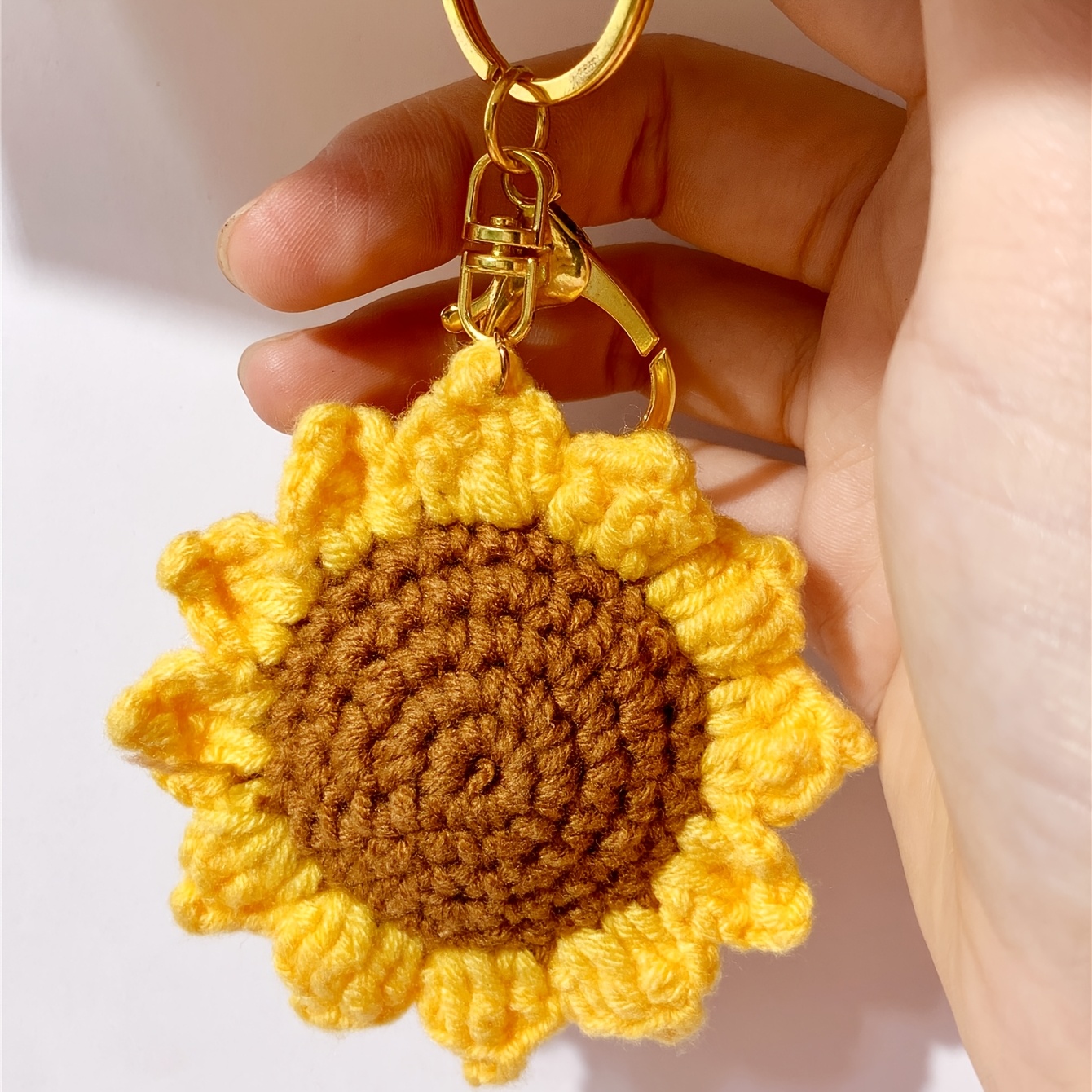 Double-Sided Crocheted Sunflower Pendant Keychain, Full of Hope, Suitable As a Gift, Wallet, School Bag, Key And Backpack, Car Keychain, Phone Case Charm, Or a Gift for Sisters, Friends And Classmates