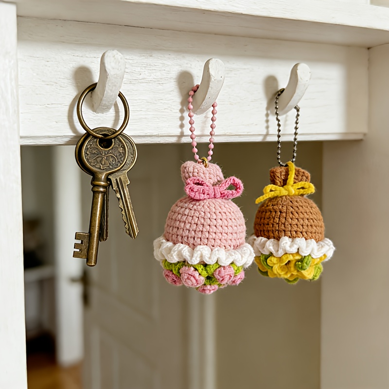Gift for Her/Him 2pcs Handmade Crochet Mini Bouquet Keychain (pink+yellow), Cute Style Keychain, Car Bag Decoration, Holiday Party Gift Selection, Party Keychain Gift-Hookcrafted