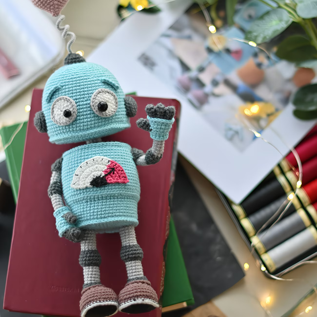 Heart Antenna Robot Crochet Kit – Beginner Amigurumi DIY Set with Yarn & Instructions for Keychains & Gifts