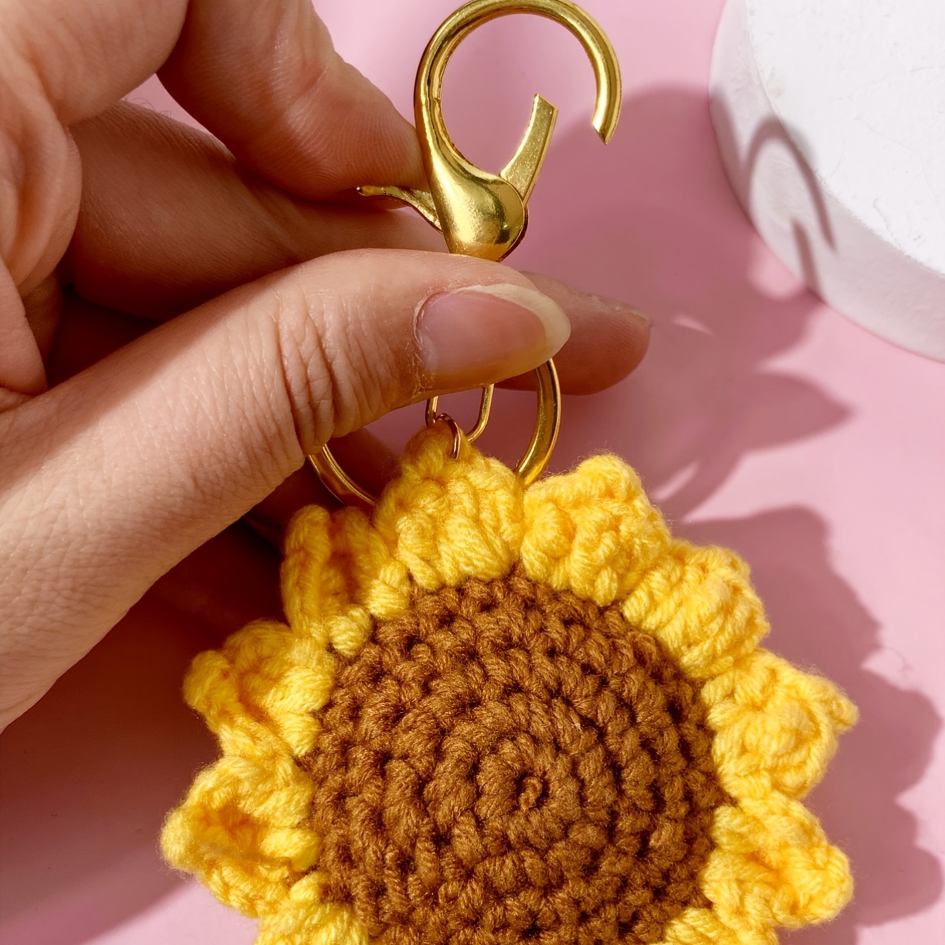 Double-Sided Crocheted Sunflower Pendant Keychain, Full of Hope, Suitable As a Gift, Wallet, School Bag, Key And Backpack, Car Keychain, Phone Case Charm, Or a Gift for Sisters, Friends And Classmates