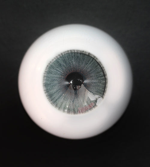 Preview of Uris Arctic Grey Colored Contacts on dark brown eyes(after)