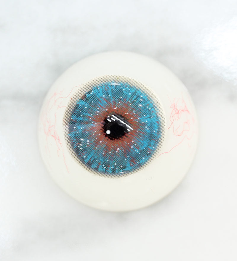 Uris Interstellar grey colored contacts on Light eye