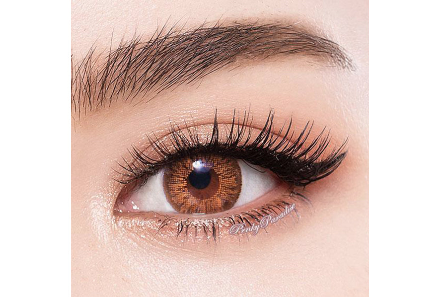 Super Series Hazel colored contact close up