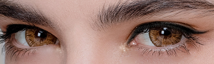 Super Series Hazel colored contact close up