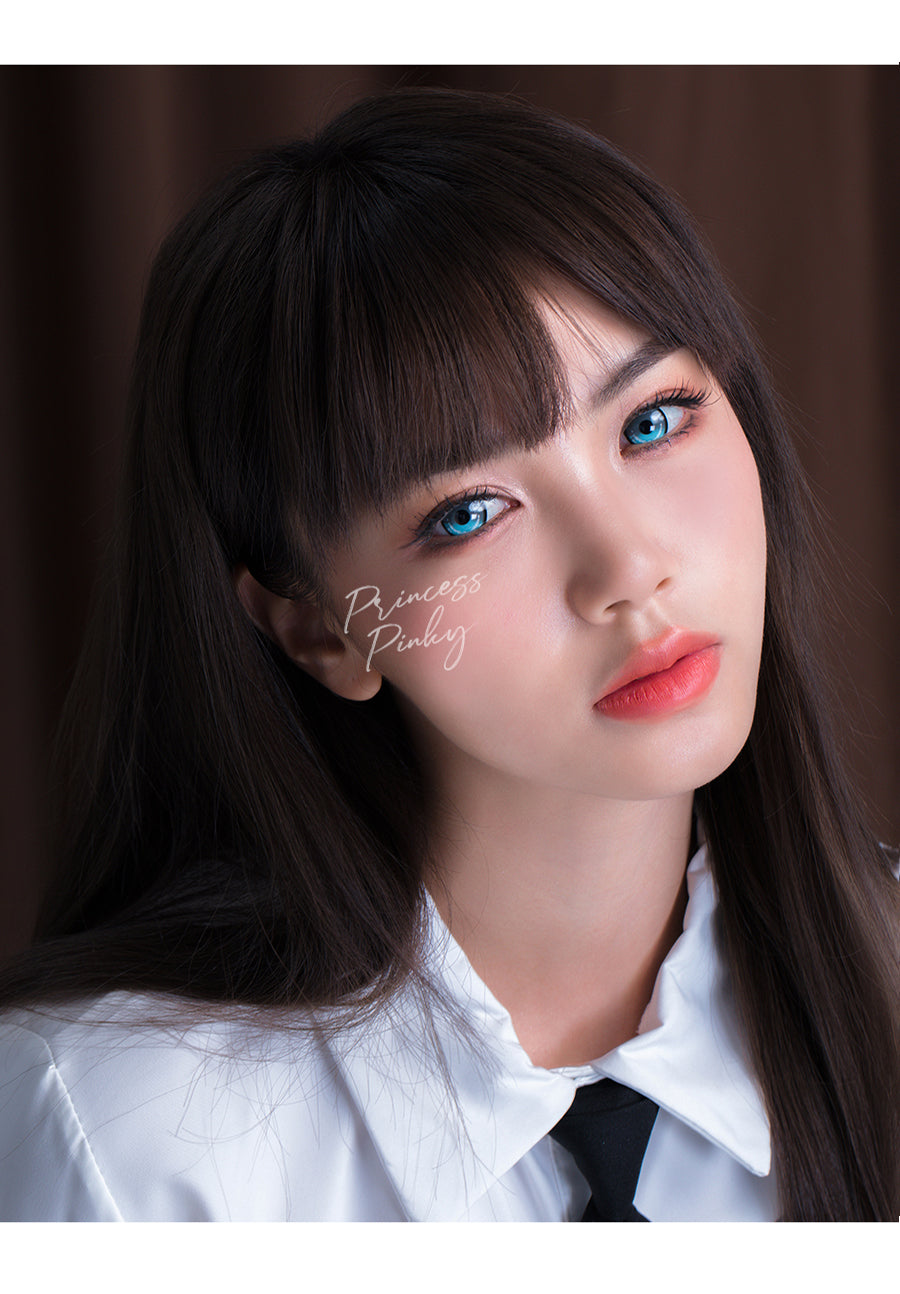 Bright and bold blue-gray colored contact lenses for cosplay enchantment