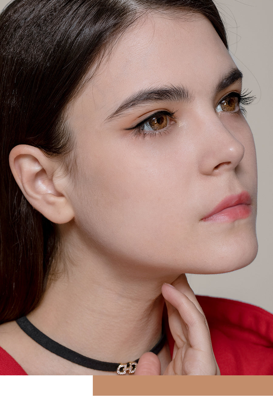 Super Series Hazel colored contact on model from side look