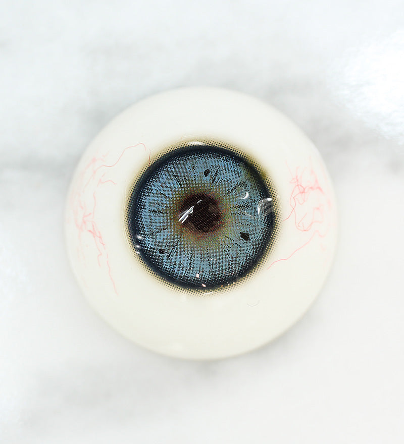 Preview of Uris Arctic Blue Colored Contacts on light eyes(after)