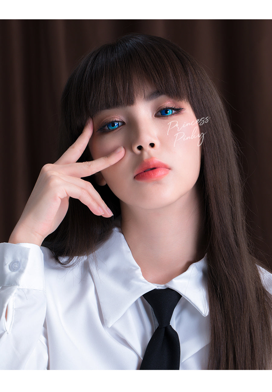 Bright and bold blue colored contact lenses for cosplay enchantment