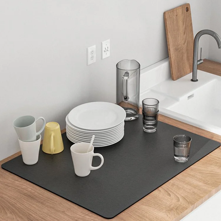 Spritzwassergeschützte, saugfähige Haushaltsmatte [für das ganze Haus]