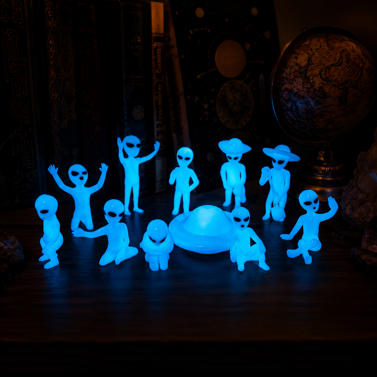 Glow-in-the-Dark Alien Figurine Set with UFO, Resin Mini Alien Decorations