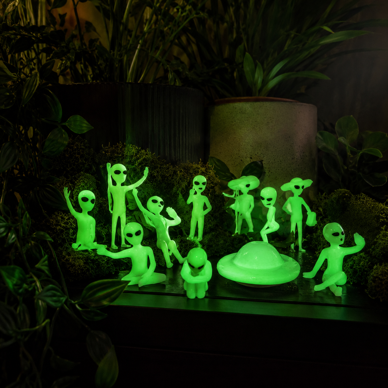Glow-in-the-Dark Alien Figurine Set with UFO, Resin Mini Alien Decorations