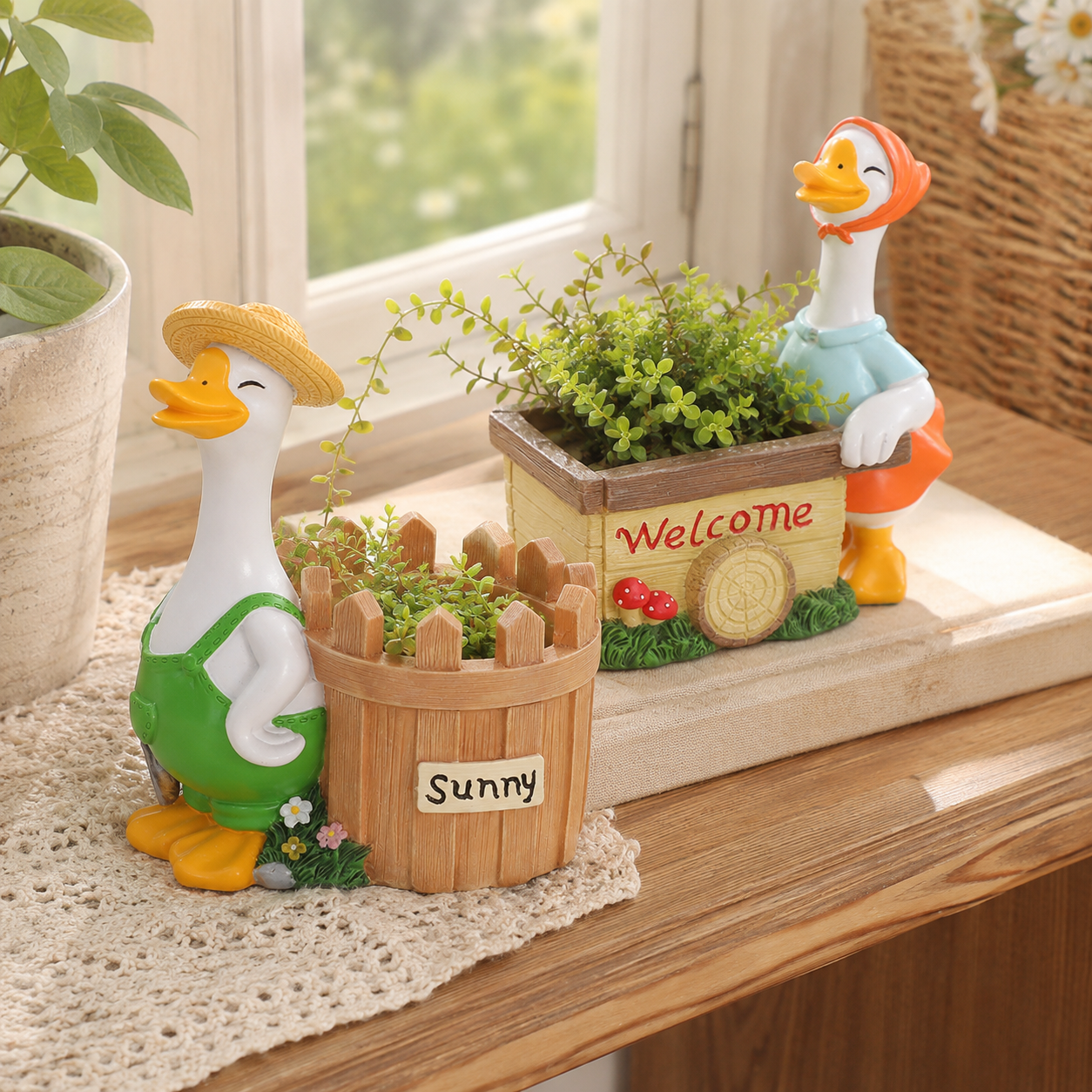 Farm Story Cartoon Goose Succulent Planter Pot, Cute Resin Goose Flower Pot for Desk, Shelf, Patio & Garden Decor