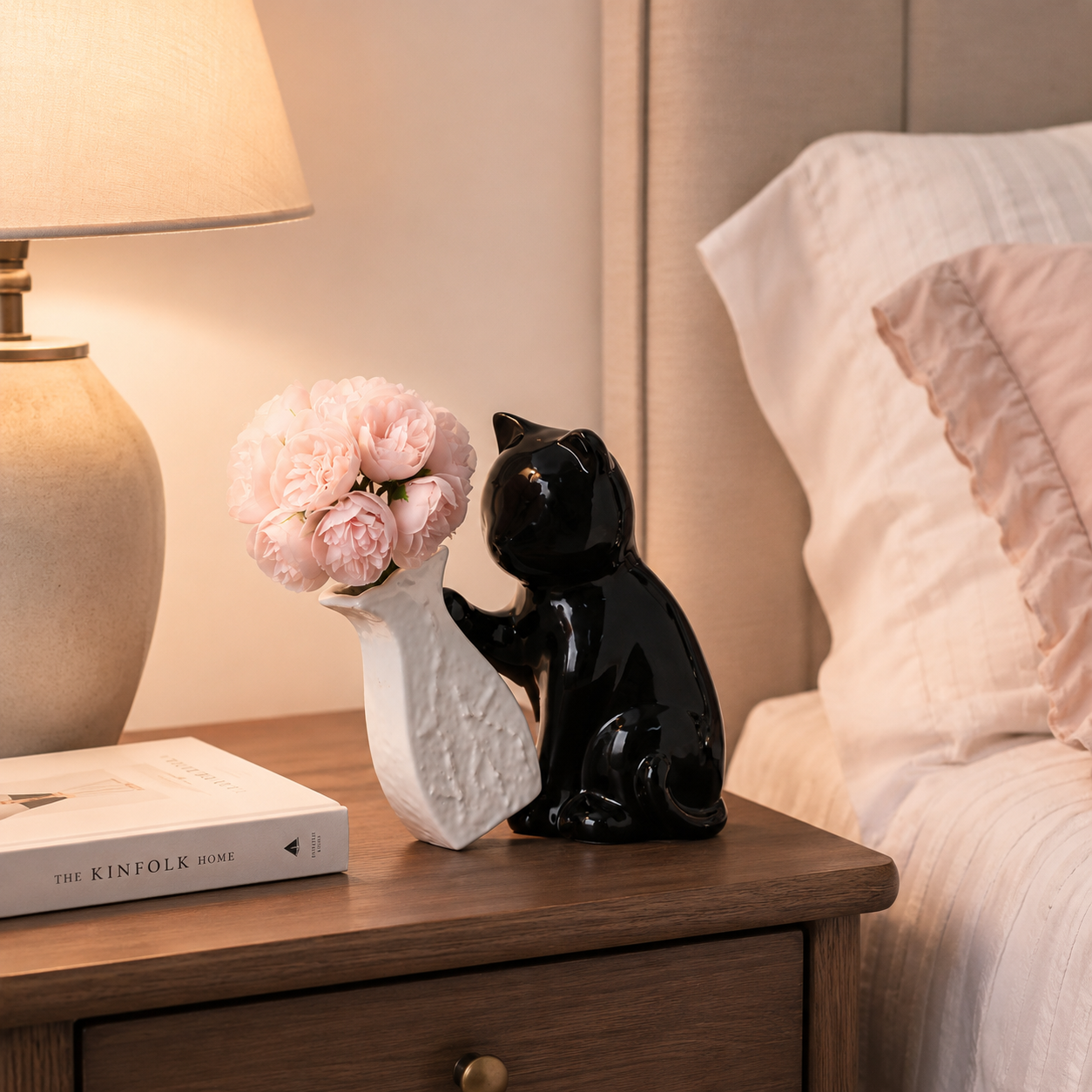 Black Cat Ceramic Vase Decor with Artificial Pink Flowers, Cute Cat Figurine Flower Vase Set, Modern Decorative Table Centerpiece for Living Room, Bedroom, Office, Shelf and Gift