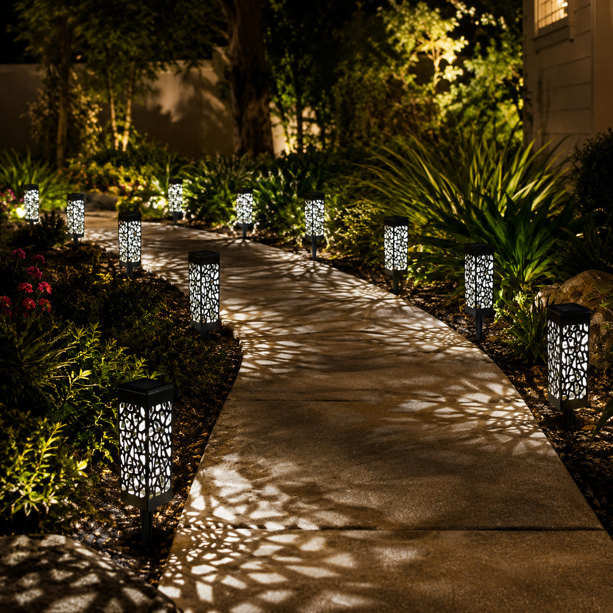Solar Hollow Pattern Garden Stake Light