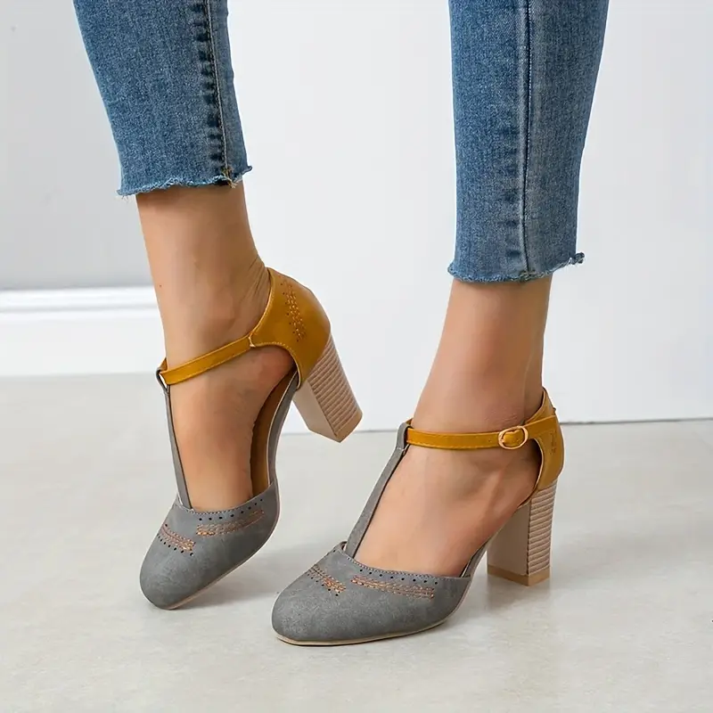 Women Low Heel Closed Round Toe Pumps