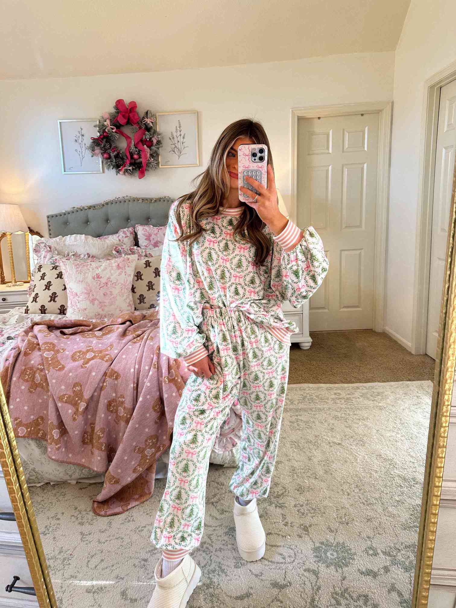 Pinkmas Sweatshirt and Jogger Set-Massicos