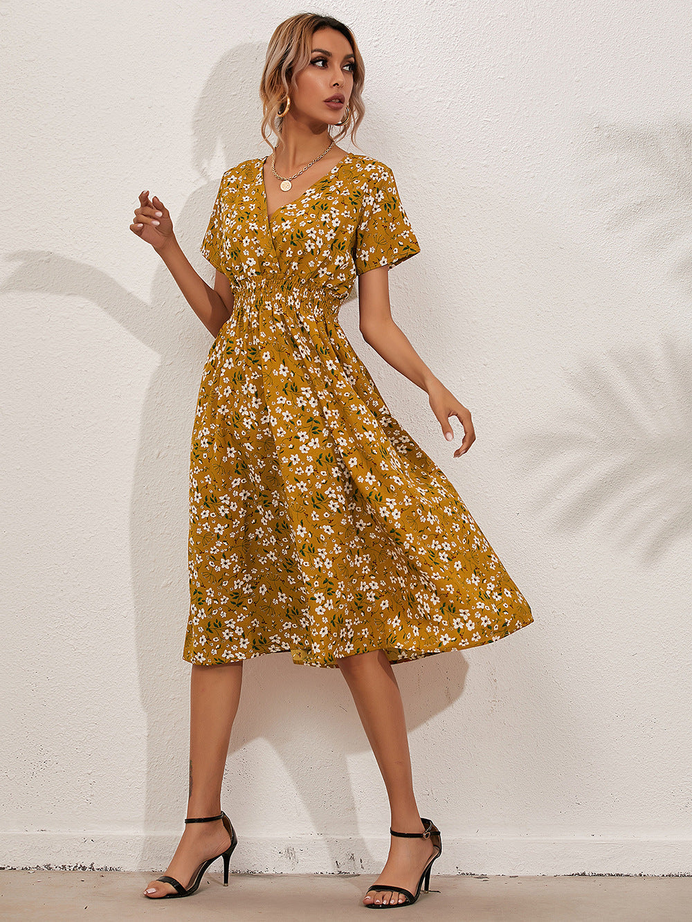 Fashion Casual Small Floral Short-sleeved Midi Dresses-Massicos