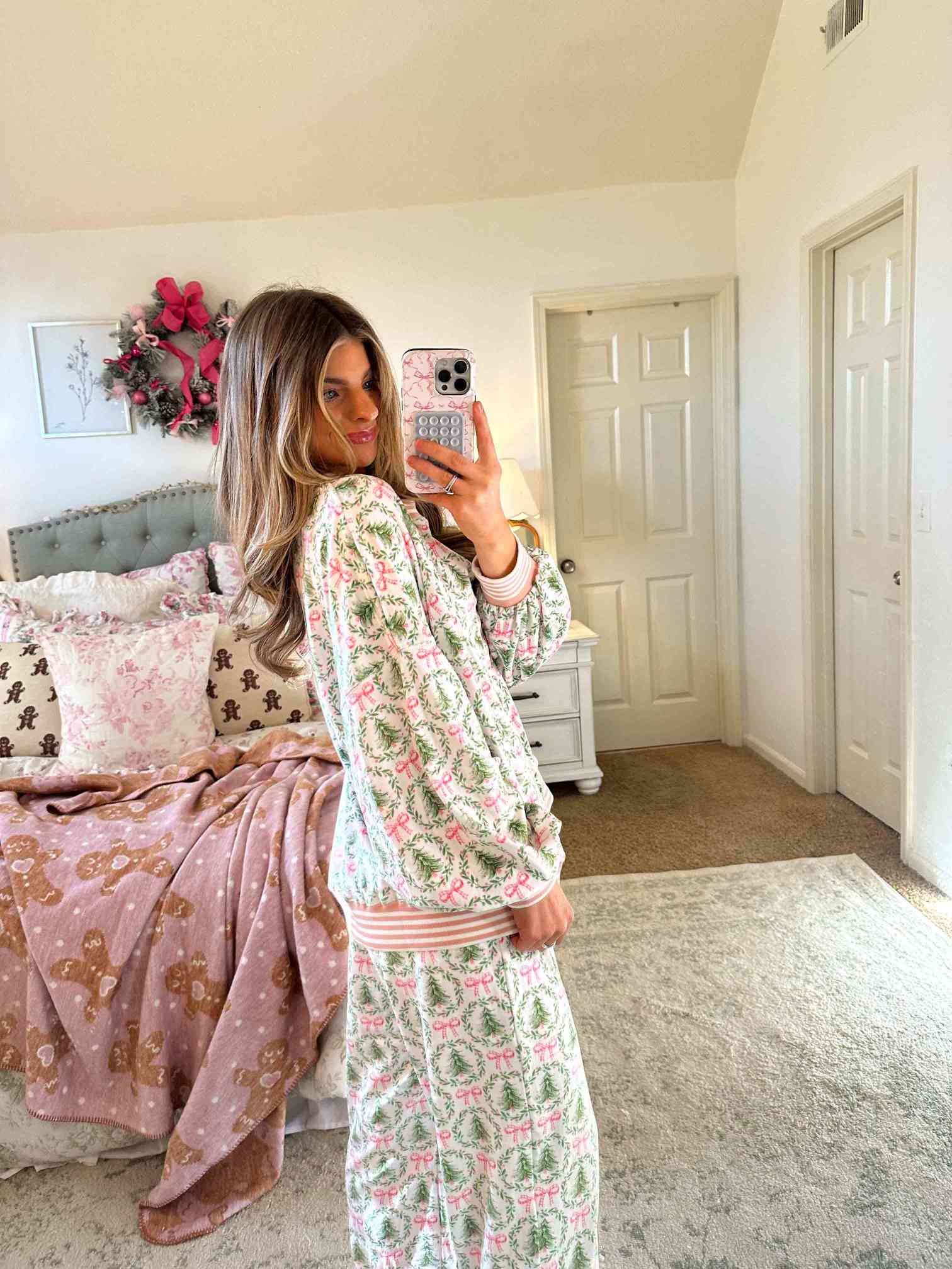 Pinkmas Sweatshirt and Jogger Set-Massicos