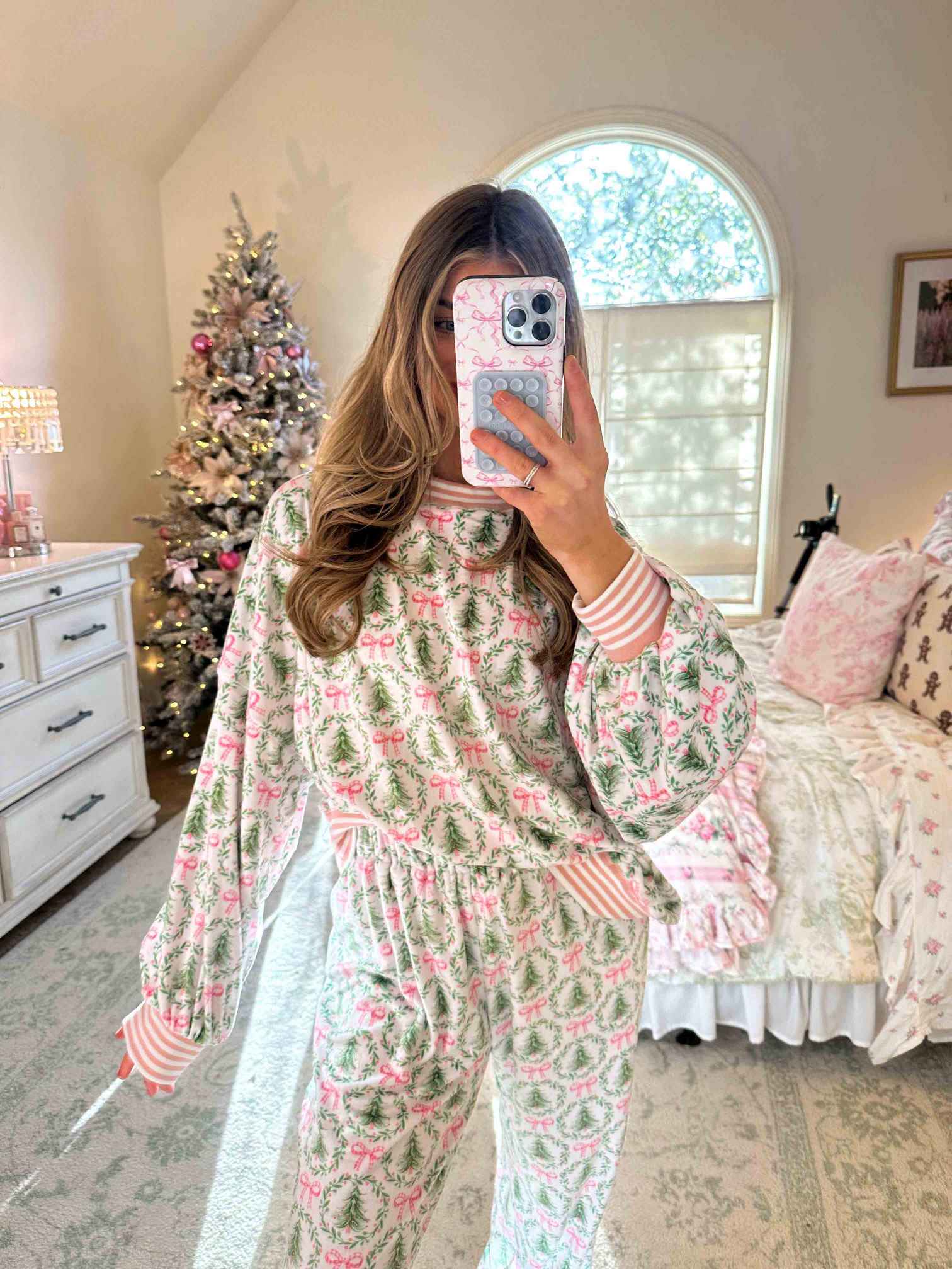 Pinkmas Sweatshirt and Jogger Set-Massicos