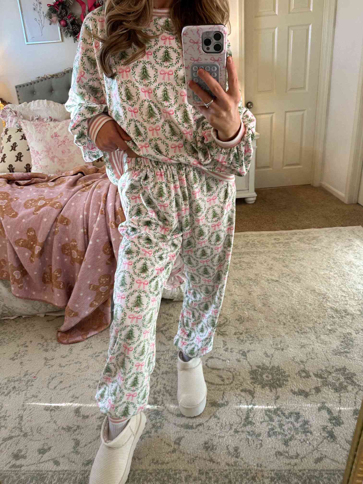 Pinkmas Sweatshirt and Jogger Set-Massicos