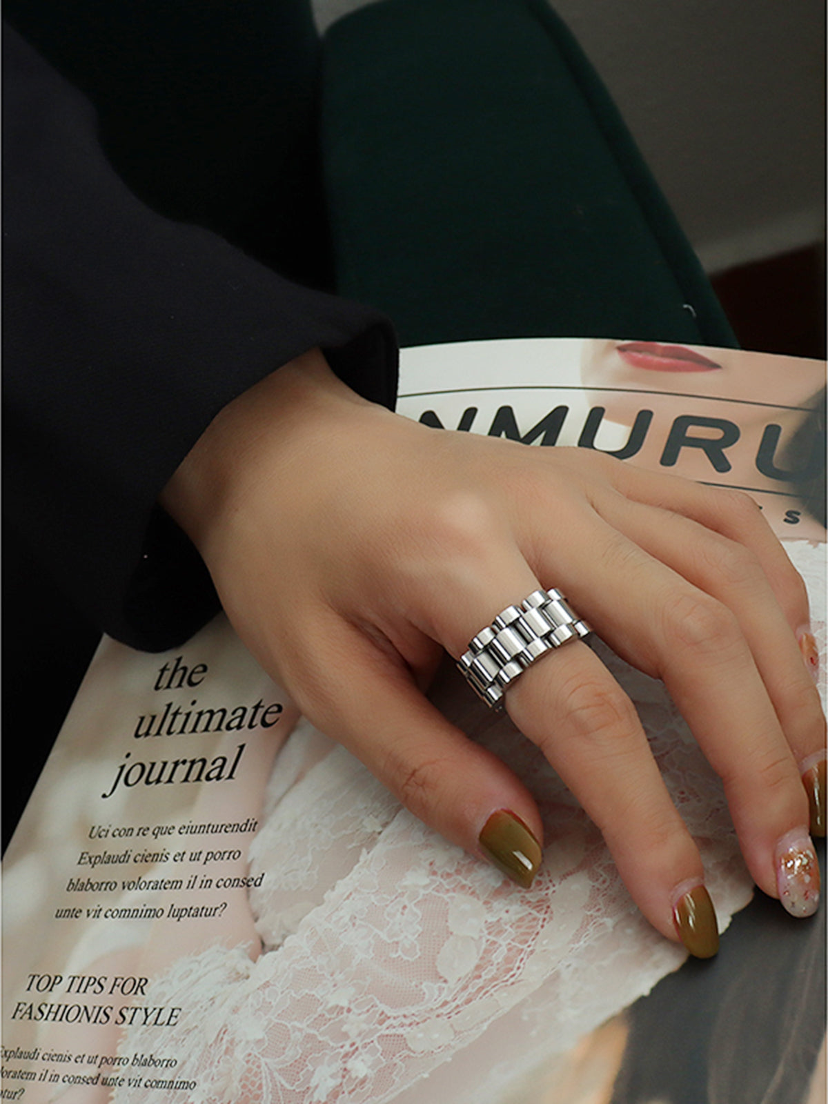 Secret Holds Ring-Massicos