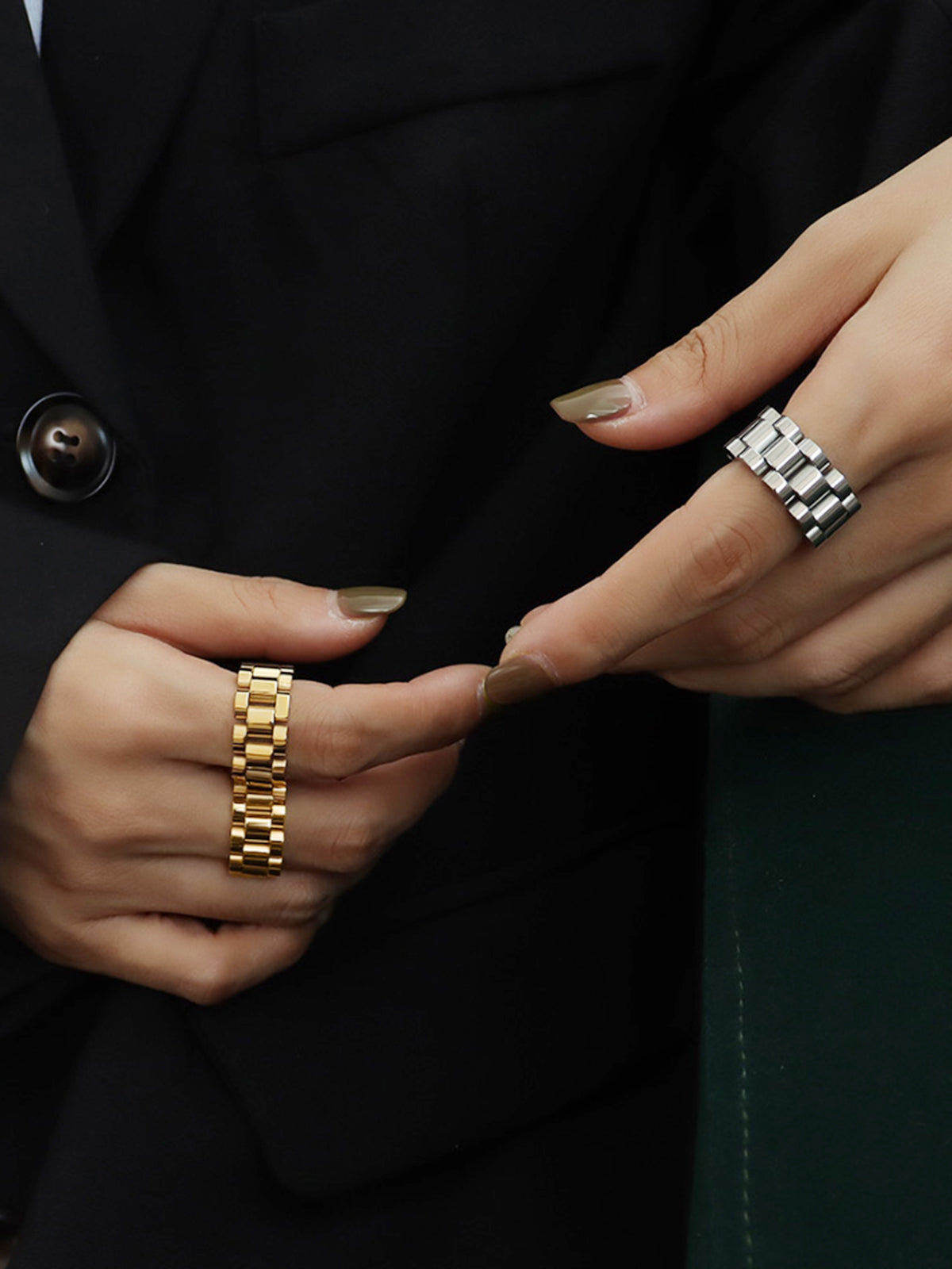 Secret Holds Ring-Massicos