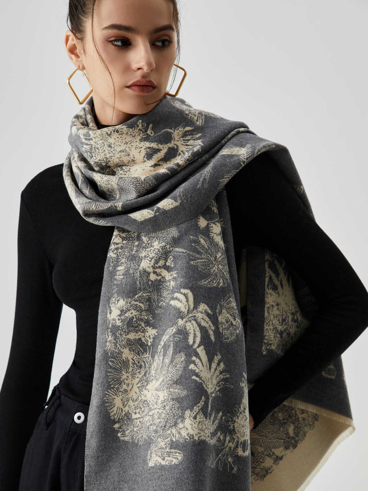 Double Face Jacquard Tassel Scarf-Massicos