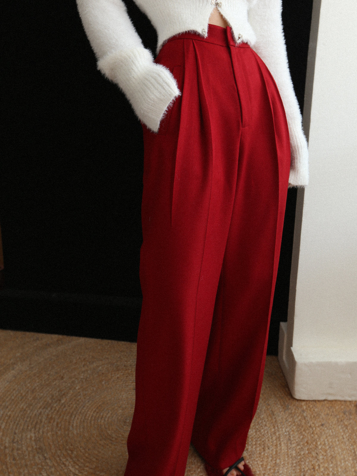 Middle Waist Pleated Tapered Pants-Massicos