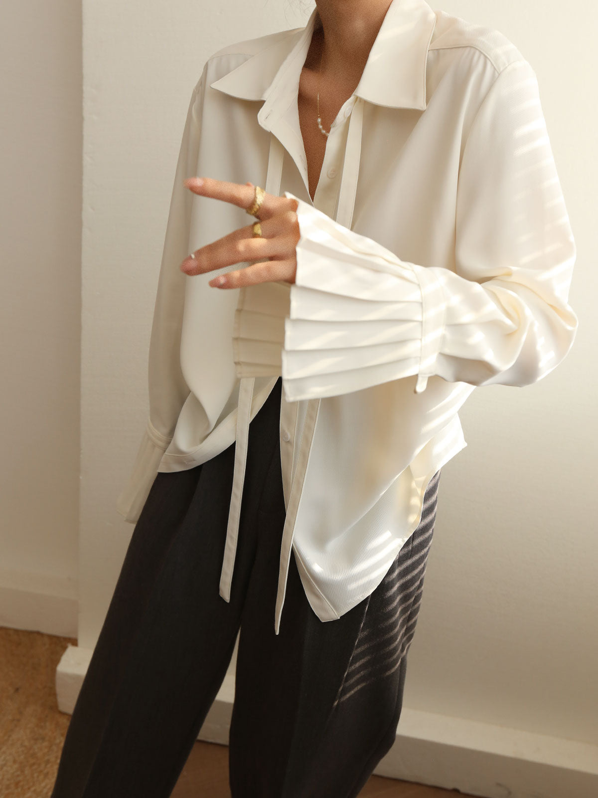 Pleated Cuff Collar Tied Button Shirt-Massicos