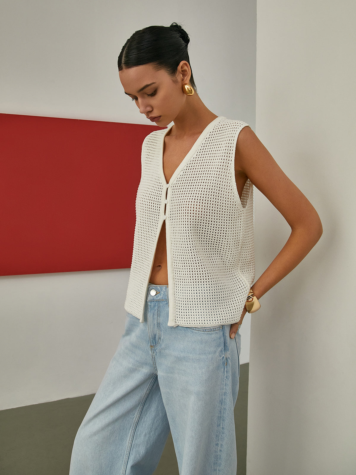 Hollow Sleeveless Knit Cardigan-Massicos