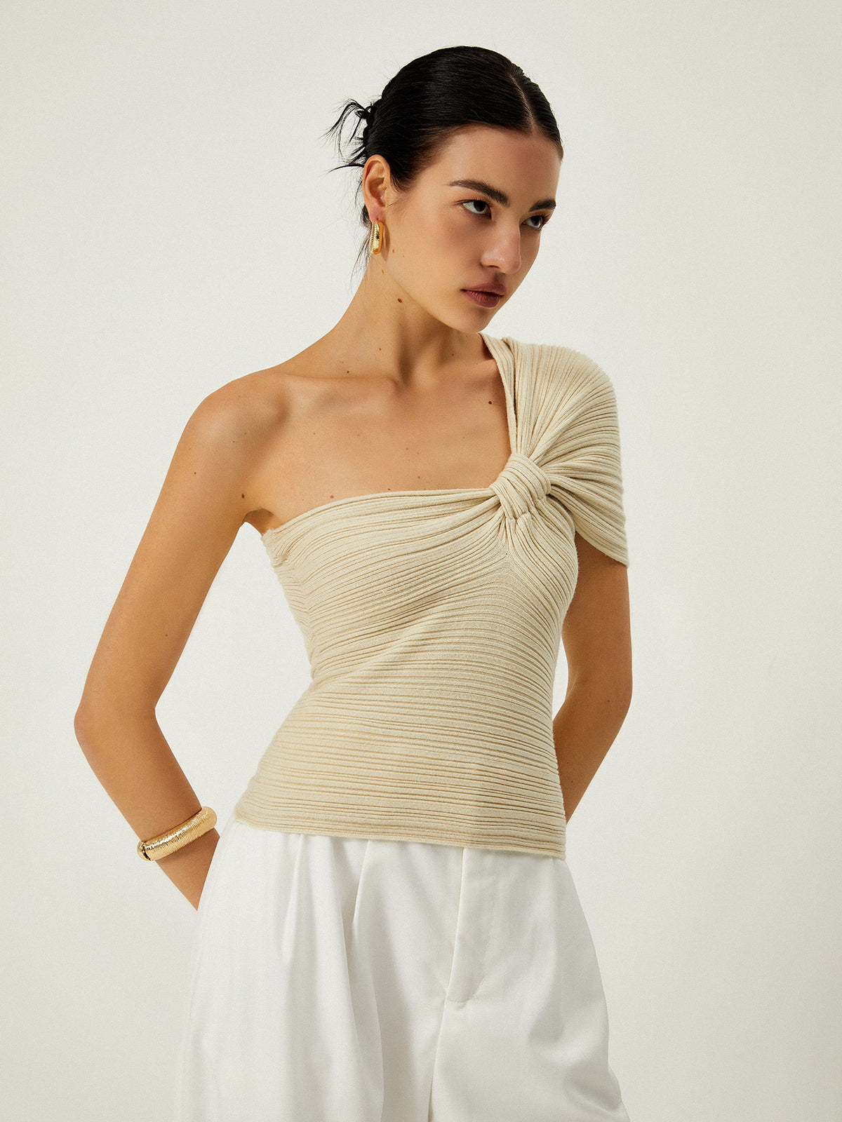 Asymmetrical One Shoulder Knotted Knit Top-Massicos