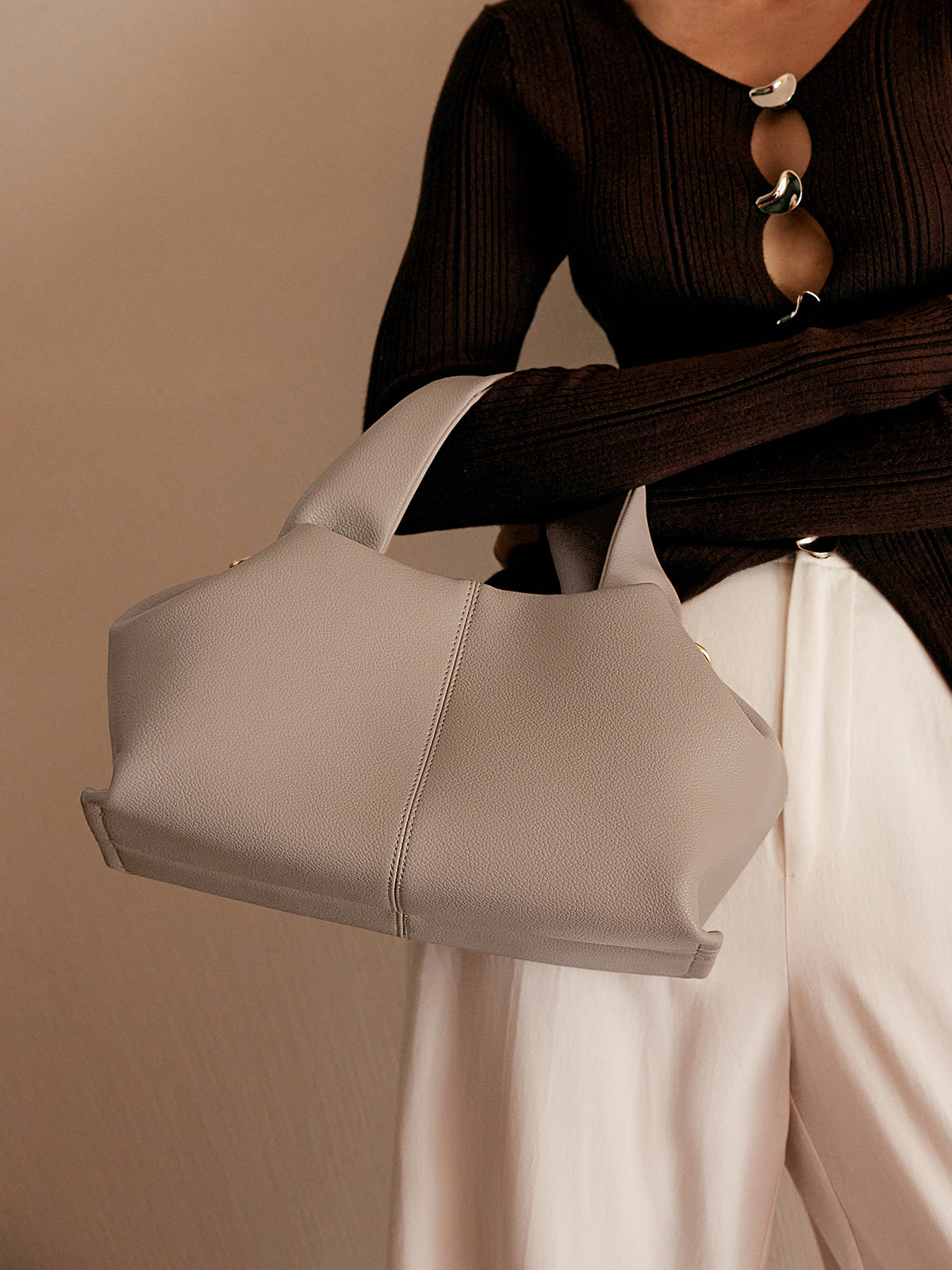 Plain Detailed Dumpling Bag-Massicos