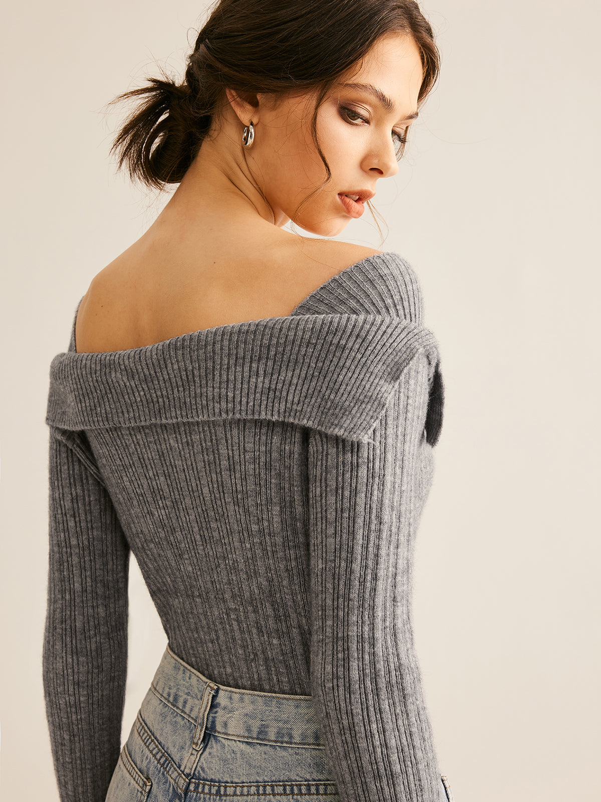 Cold Shoulder Ribbed Slim Sweater-Massicos
