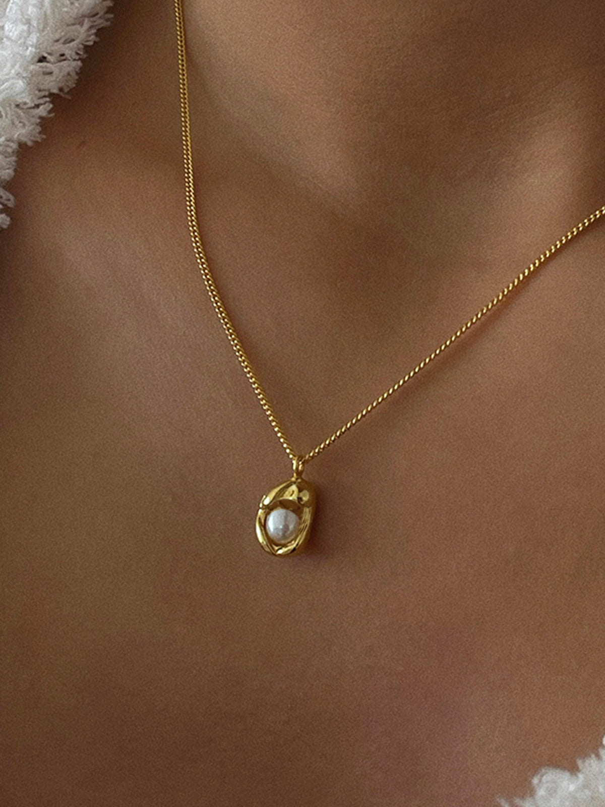 Minimalist Baroque Pearl Pendant Necklace-Massicos