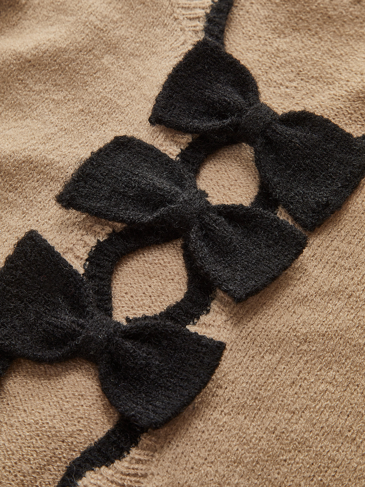 Contrast Wave Trim Bow Sweater-Massicos