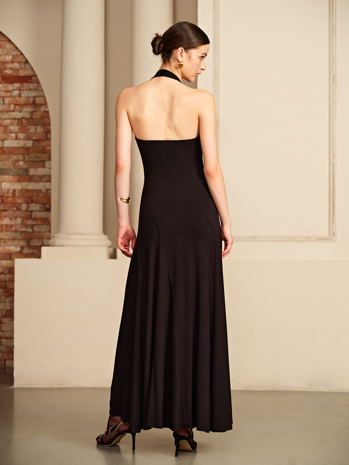 Irregular-Ring Flowy Halter Dress-Massicos